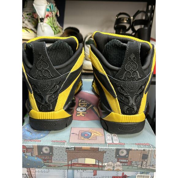 Men’s 9.5 Reebok Shaqnosis Shaq-Fu Minions Shoes main image 4